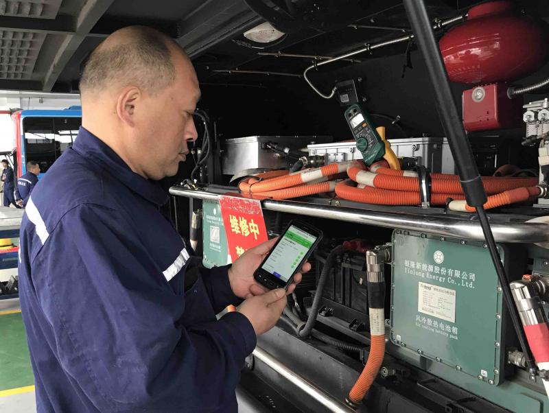 1545988330808824.jpg 使用手持设备.jpg